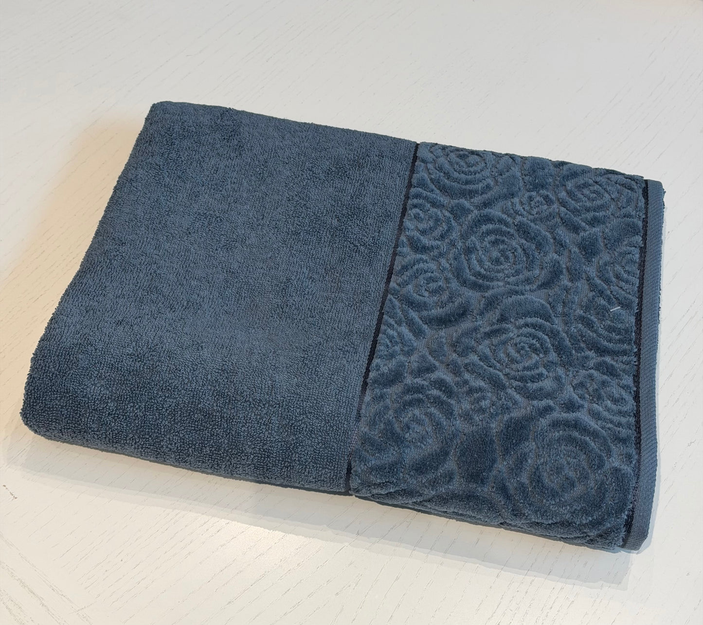 Nurpak puuvillane froteerätik Jacquard 90×150 cm – pehme ja elegantne roosimuster