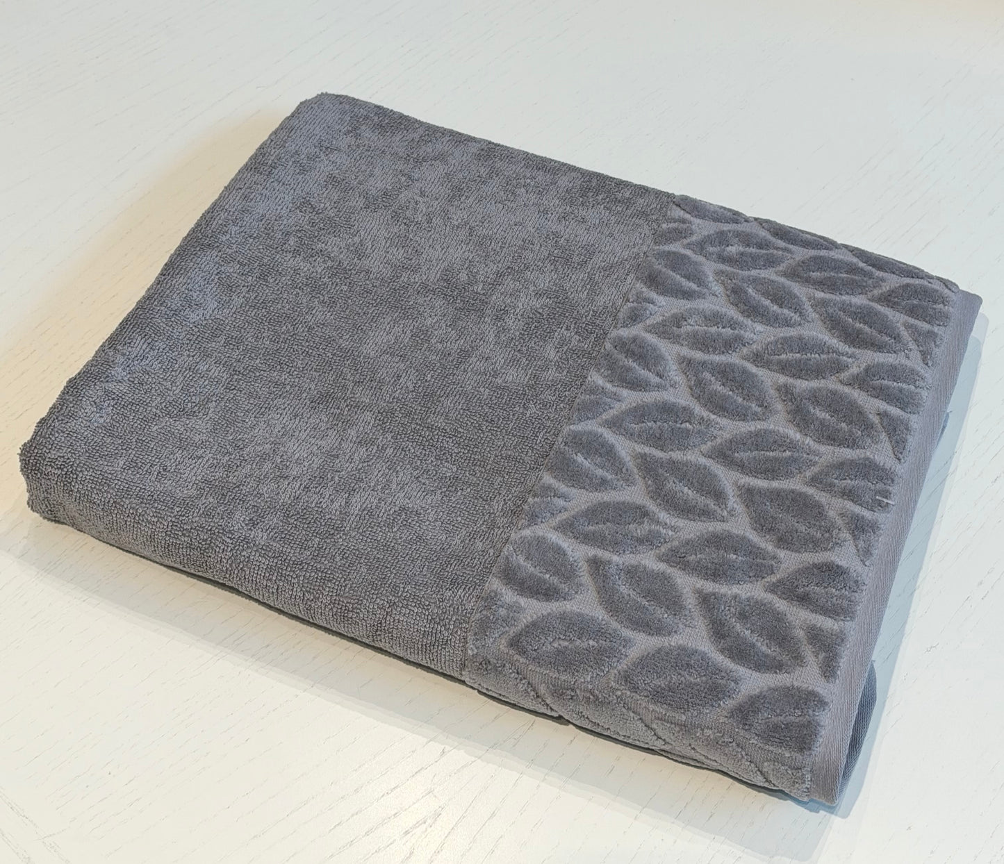 Nurpak Cotton Terry Jacquard rätik 90×150 cm – pehme minimalistlik lehemotiiv