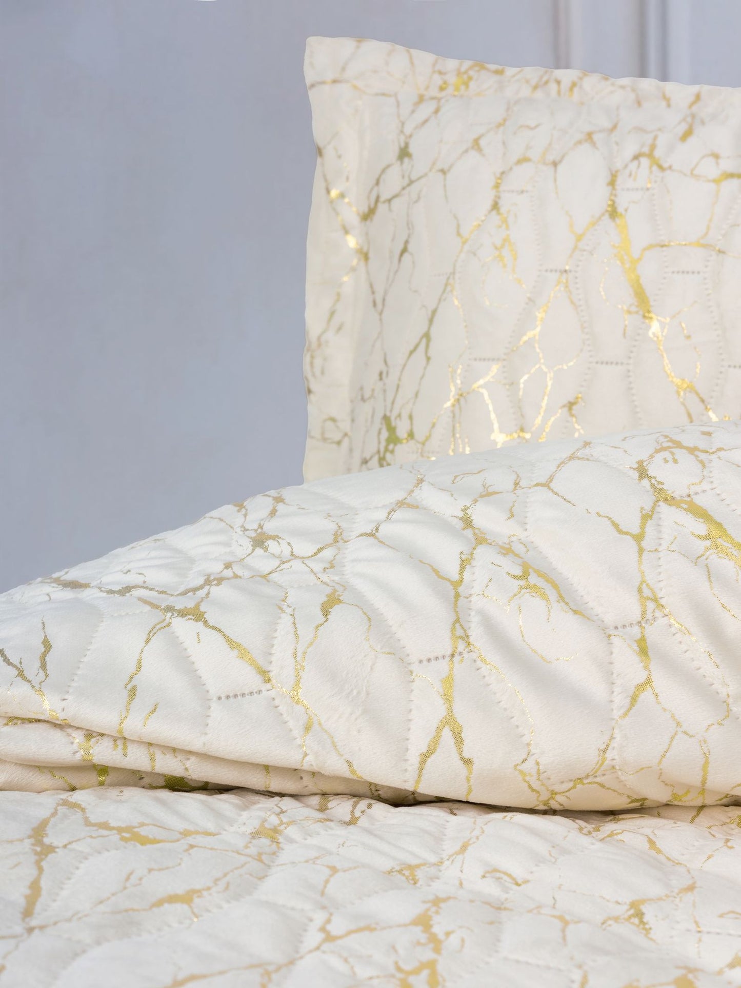 Cotton Box Destello Krem Velvet Bedspread