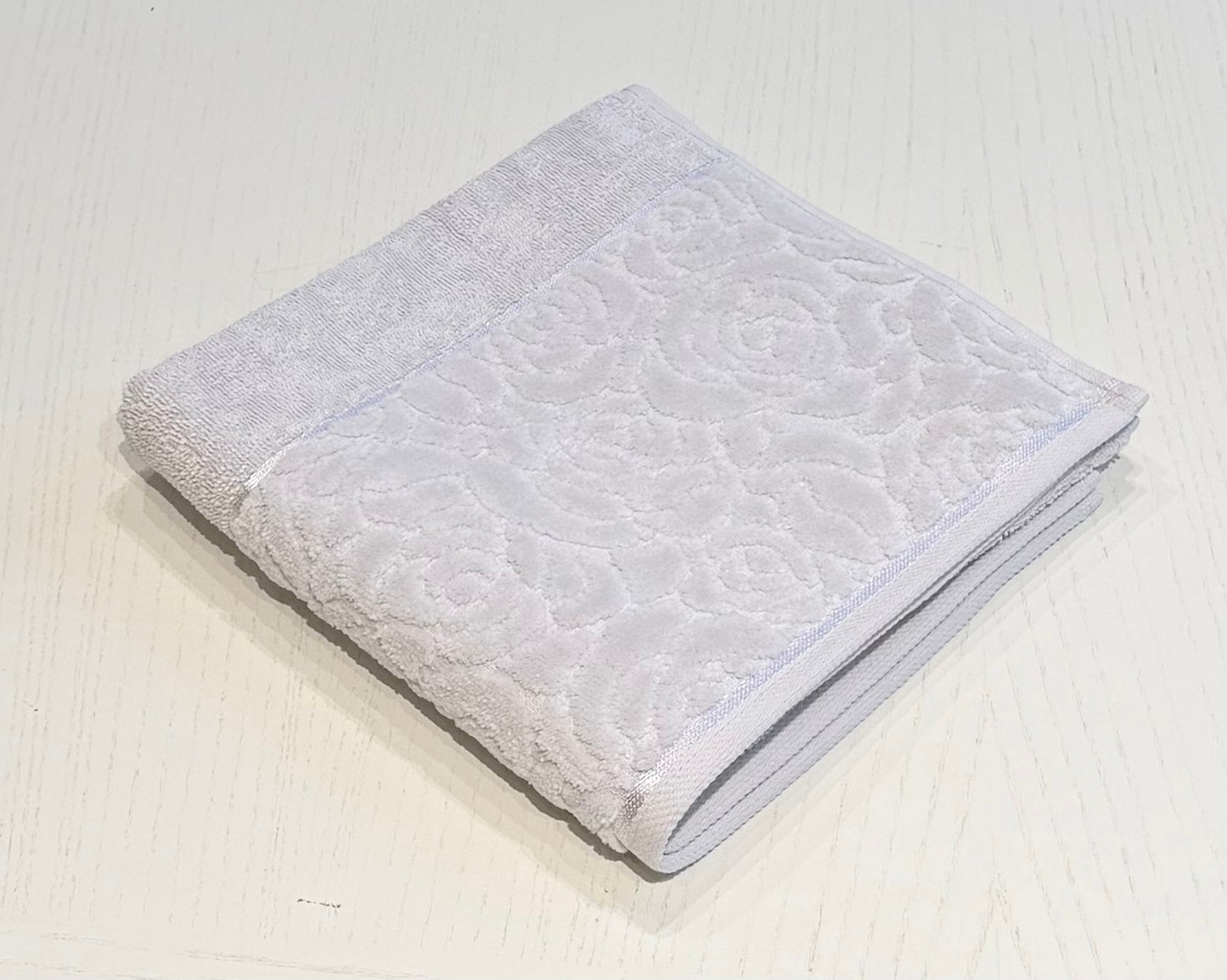 Nurpak puuvillane froteerätik (50×90 cm) – žakaarroosi disainiga
