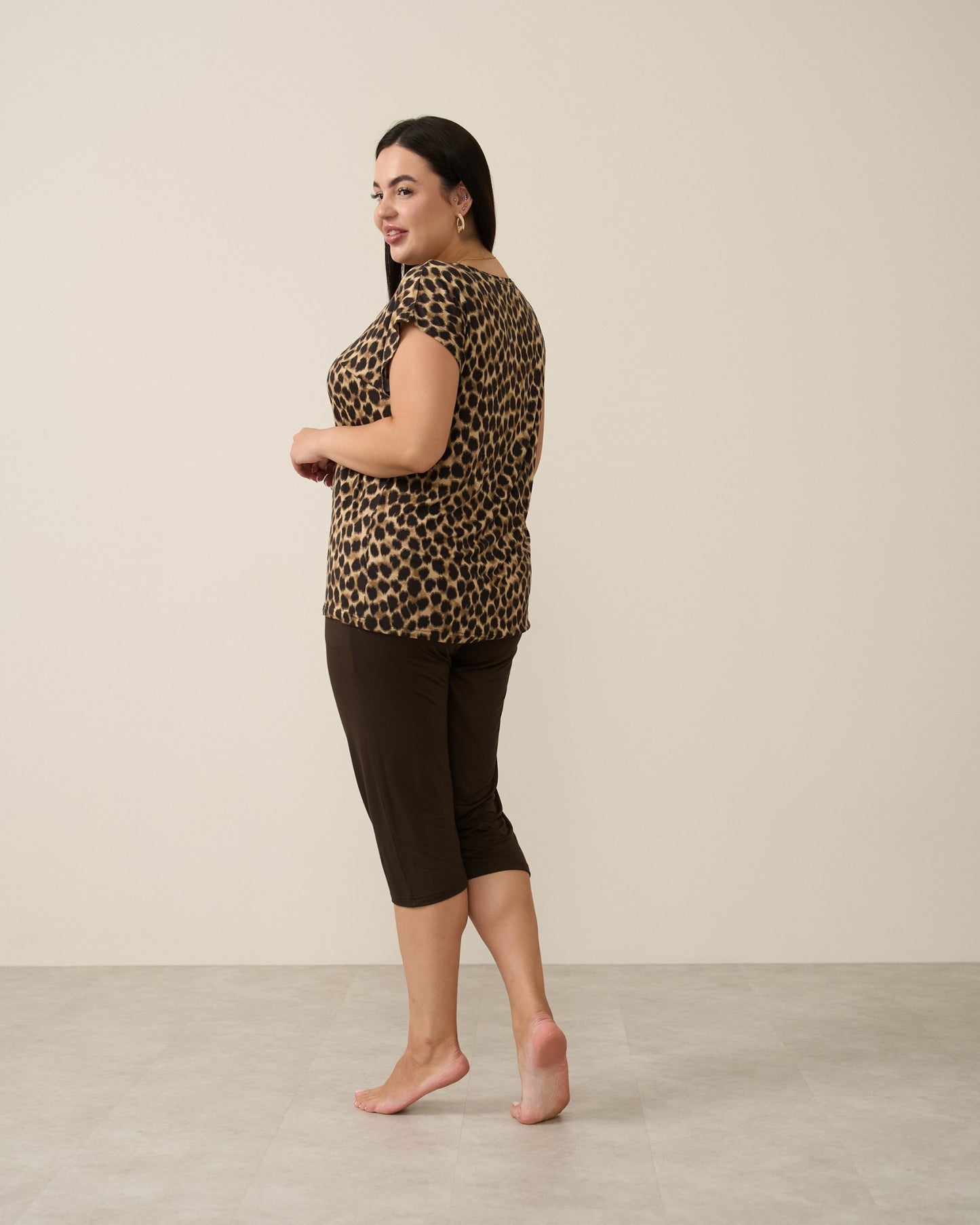 NICOLETTE Women’s Plus Size Capri Set – Leopard Print Top