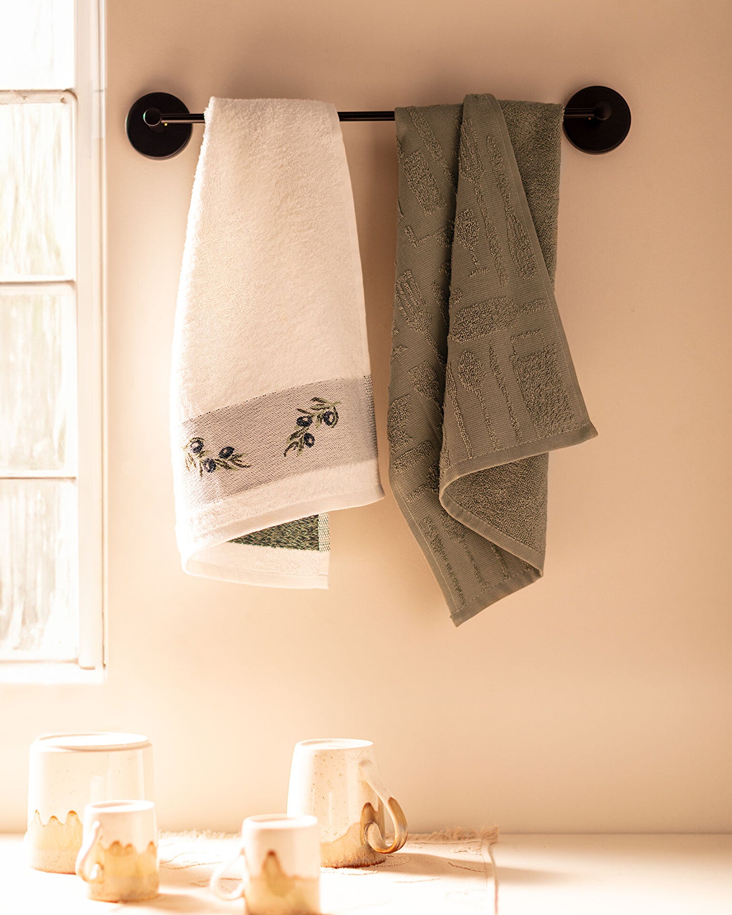 Madame Coco Olive White with olive embroidery / Olive green