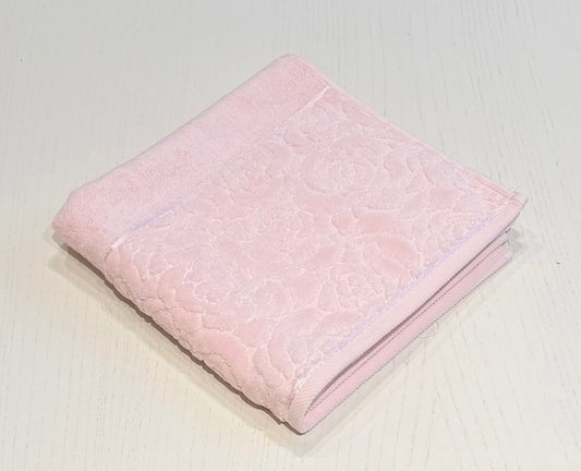 Nurpak puuvillane froteerätik (50×90 cm) – žakaarroosi disainiga

