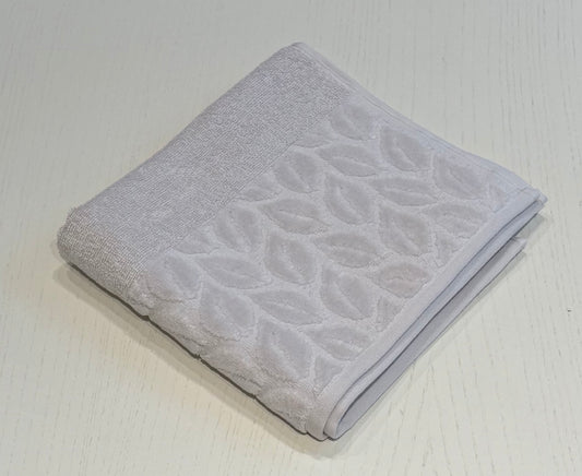 Nurpak puuvillane froteerätik žakaarmustriga 50×90 cm – pehme minimalistlik lehemuster